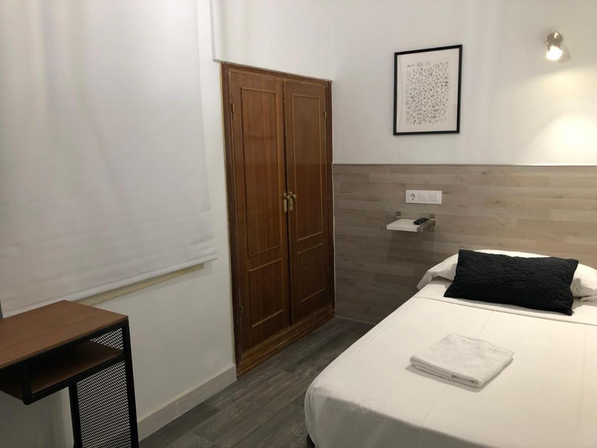 Hostal Abami II Madrid Exterior photo