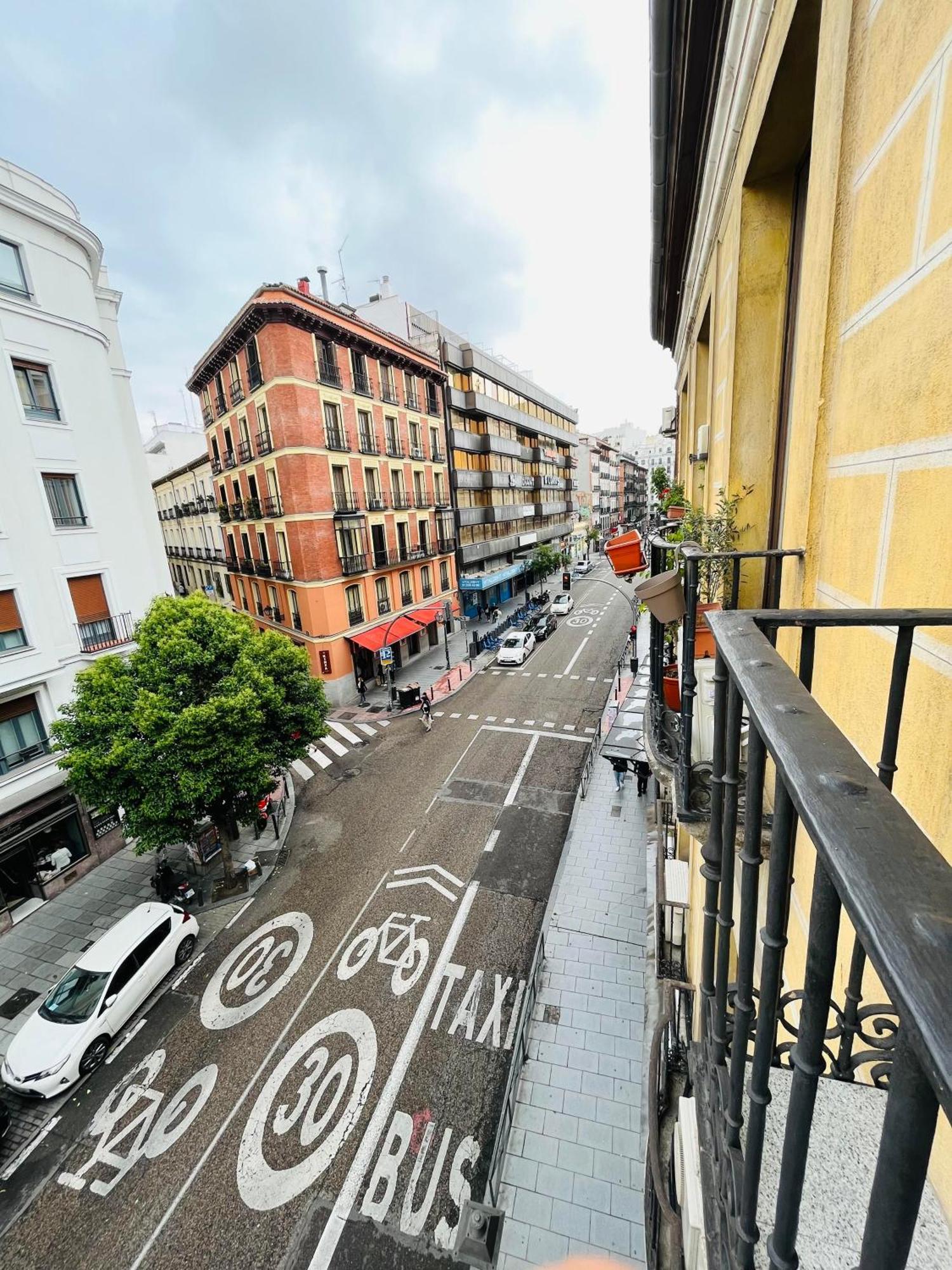 Hostal Abami II Madrid Exterior photo